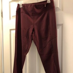 Calia by Carrie Underwood Maroon 7/8 leggings